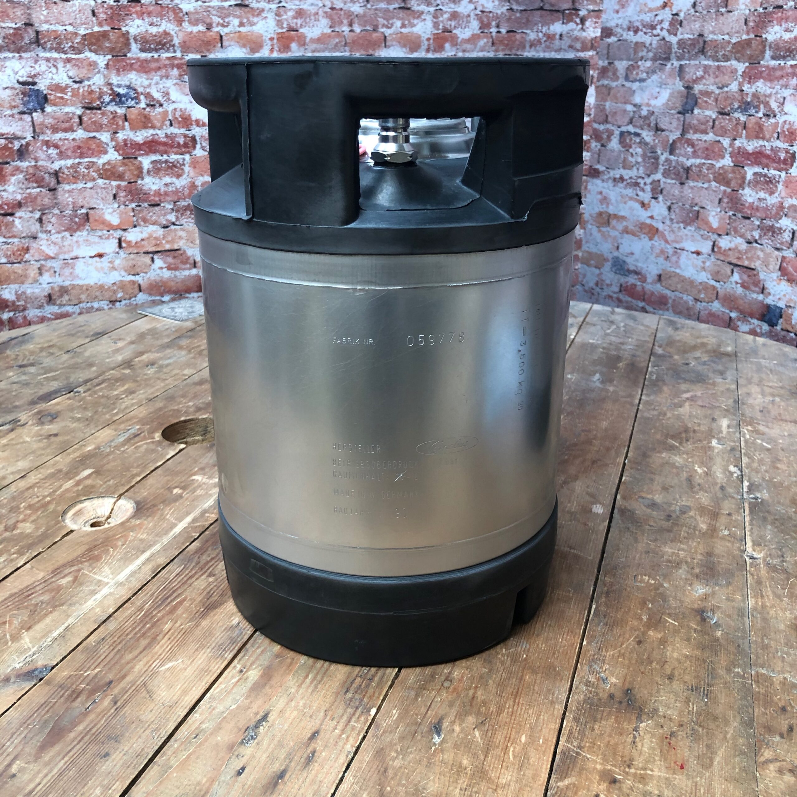 Used refurbished 9 litre Stainless Keg force carbonate and serve your